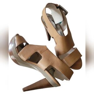 Michael kors Leather Platform Sandal 7M ✨